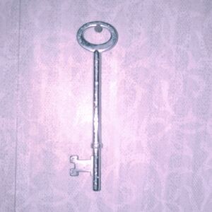 Sterling silver skeleton key pendant